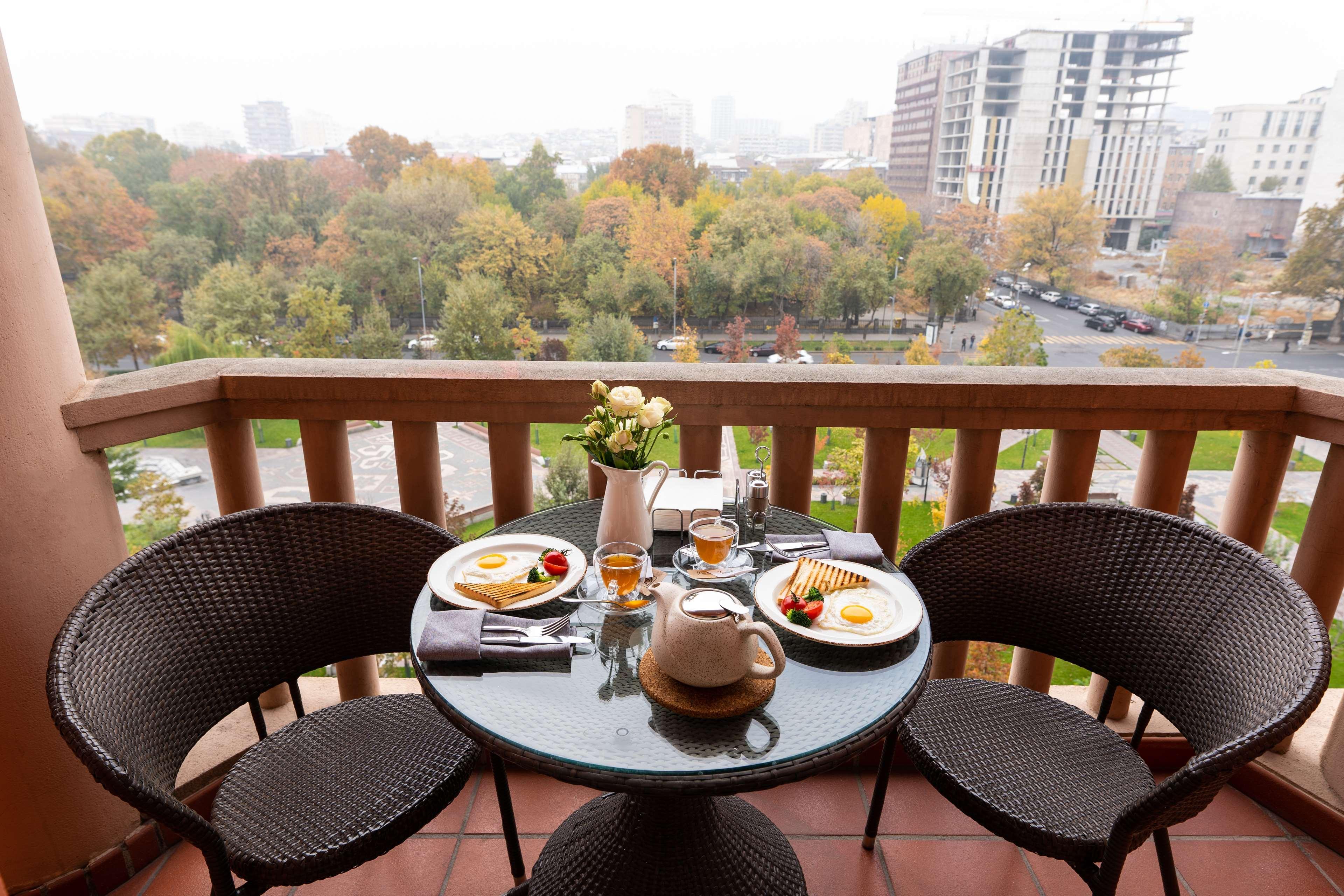 Best Western Plus Congress Hotel Yerevan Exterior photo